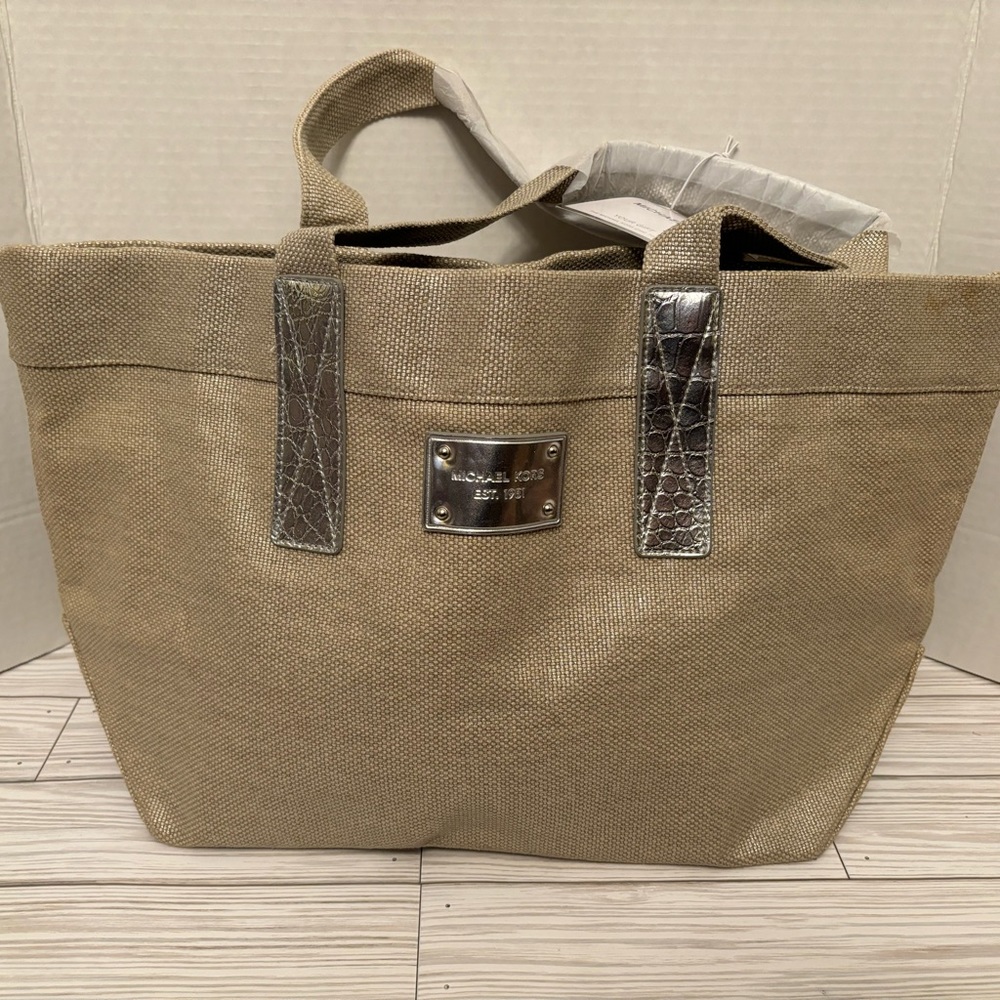 ✨NWT✨Michael Kors burlap tote bag with silver accents